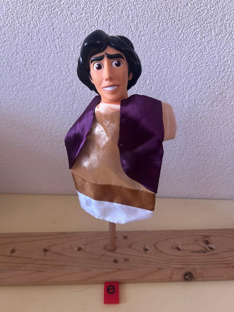 Disney Aladdin AH spaaractie handpop, Verzamelen, Disney, Ophalen of Verzenden, Overige figuren, Gebruikt, Knuffel