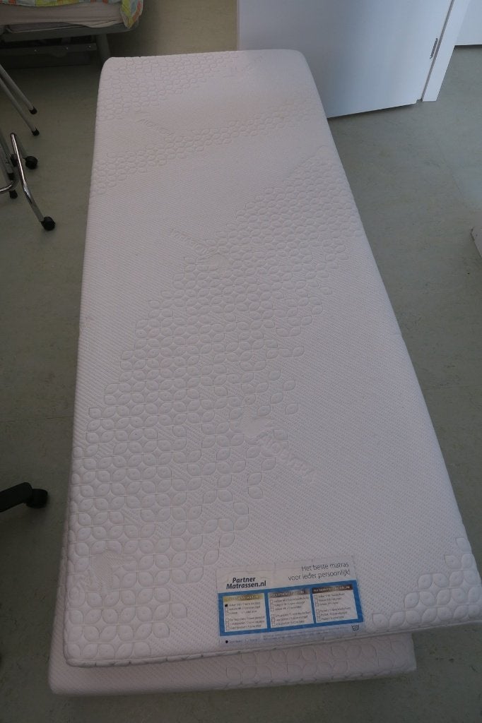 Twee HR Koudschuim matrassen 80x200 cm (totaal 160cm), Ophalen, Gebruikt, Tweepersoons, Matras
