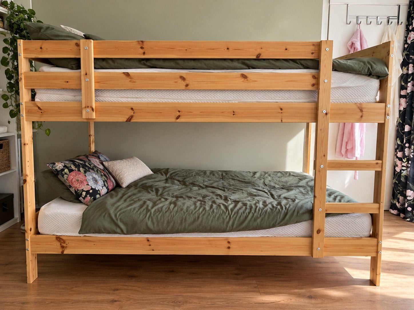 Ikea Mydal stapelbed met 2 matrassen - zo goed als nieuw, 90 cm, 160 tot 180 cm, Tweepersoons, Ophalen of Verzenden