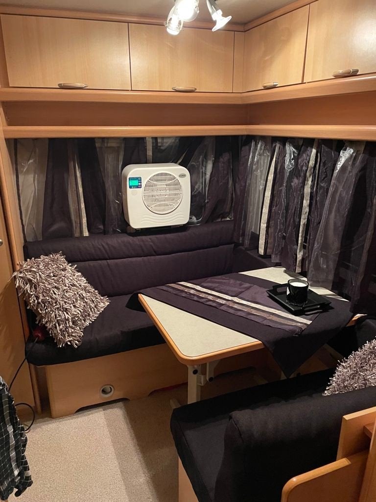 Knaus good as gold 2 400 tmf comp. met inventaris 2002, Vast bed, Treinzit, 750 - 1000 kg, Particulier