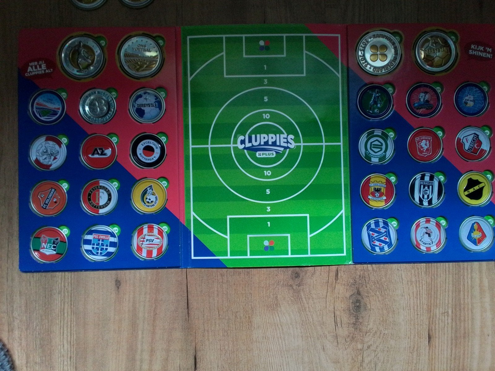 Voetbalboek met munten van de Plus, Ophalen of Verzenden, Overige typen