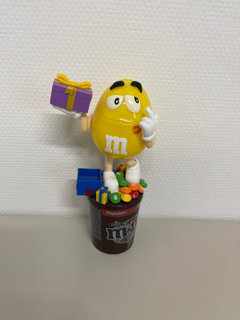 M&M's Dispenser Geel met Cadeautje - Limited Edition, Ophalen of Verzenden, Zo goed als nieuw