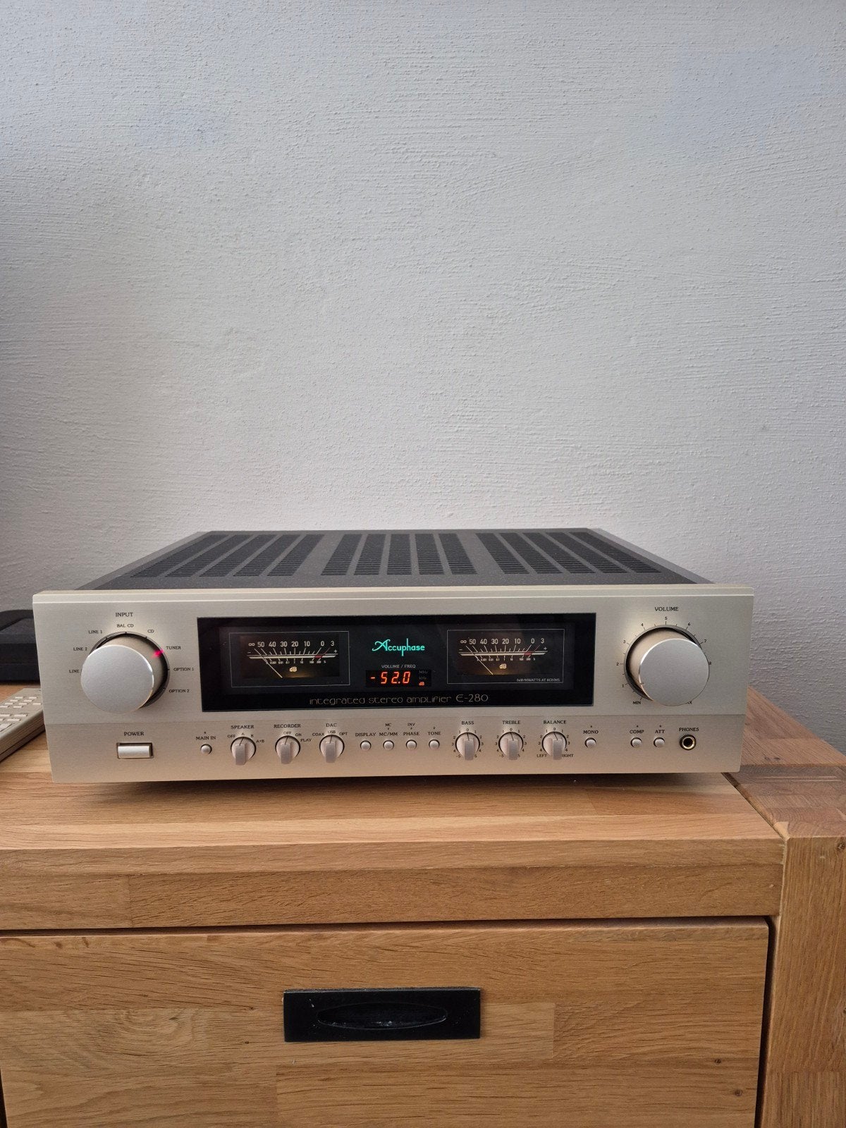 Accuphase E-280, Overige merken, Ophalen of Verzenden, Zo goed als nieuw, 60 tot 120 watt