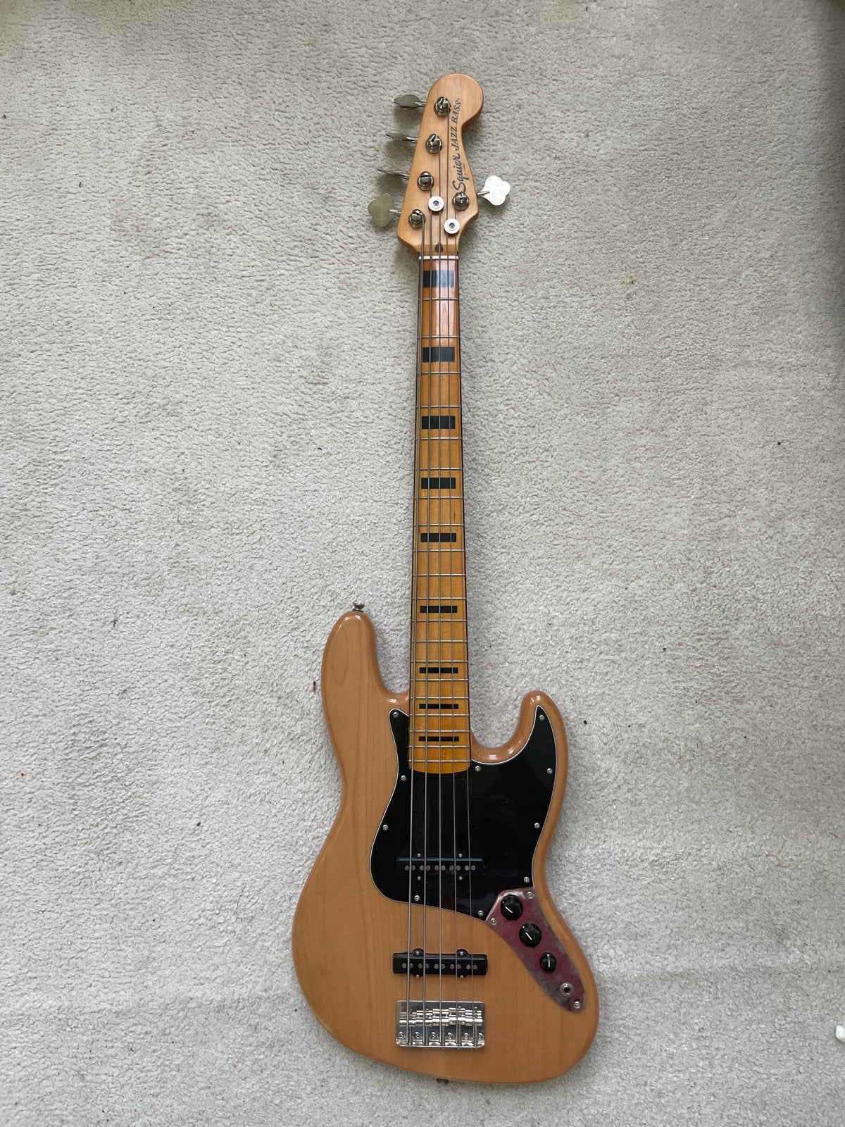 Squier Jazz Bass V (5-snarig)