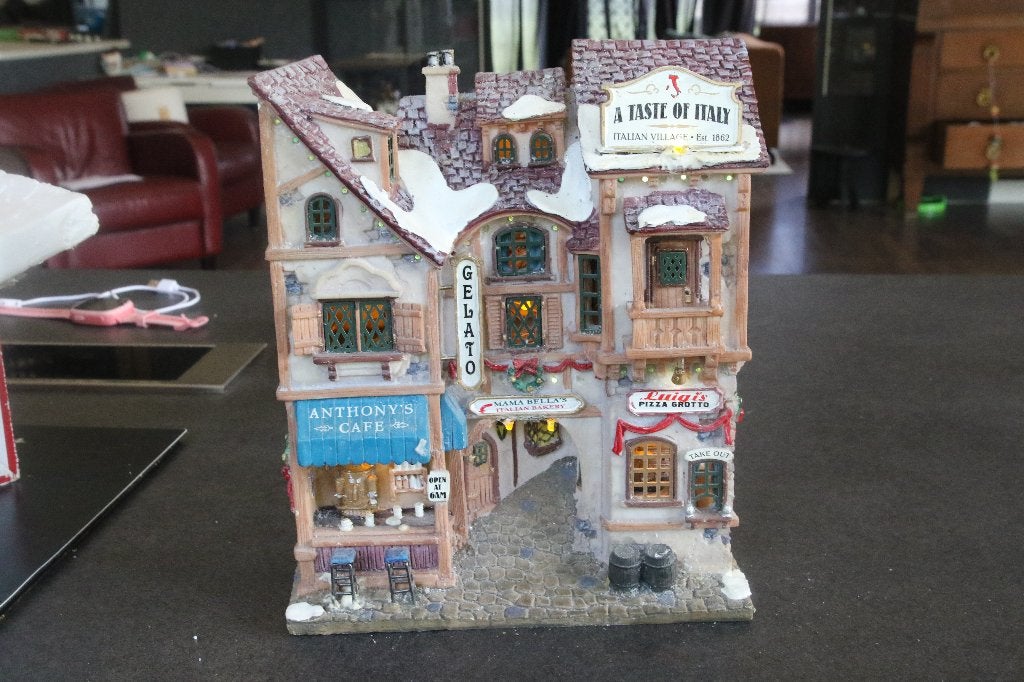 a taste of italy. lemax facade voor in een kerstdorp, Ophalen of Verzenden, Gebruikt