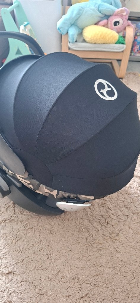 Cybex Cloud Q Platinum (Camouflage/Butterfly) + Isofix Base, Gebruikt, Isofix, 0 t/m 13 kg, Ophalen