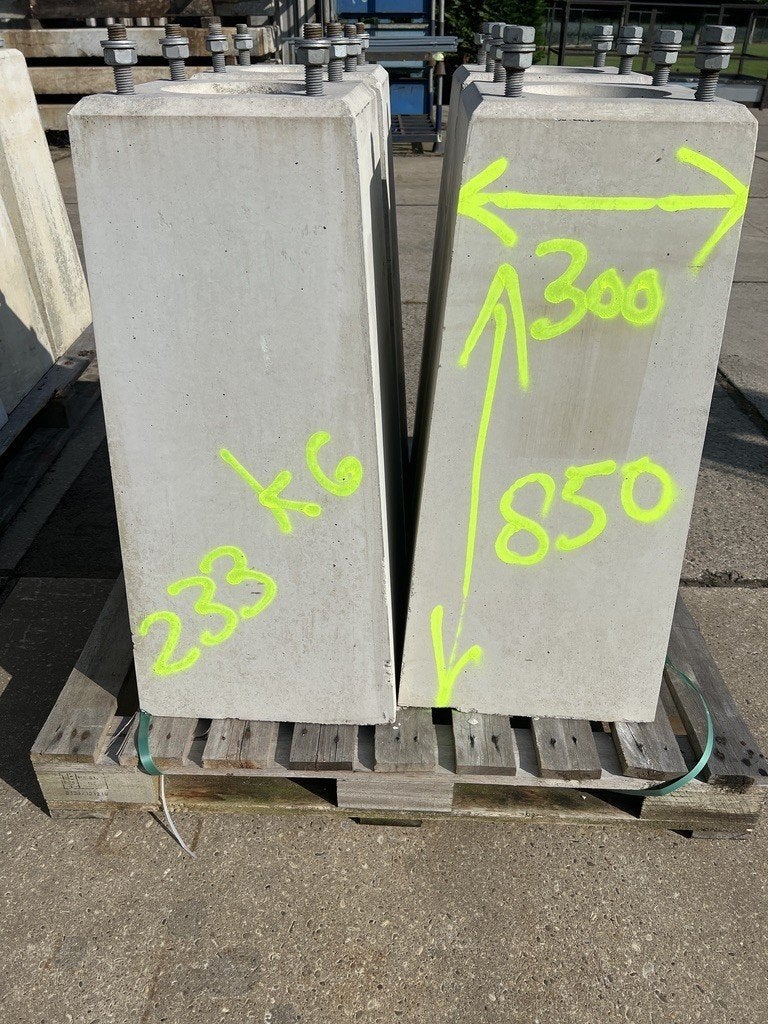 Betonpoeren 30x85cm met kabeldoorvoer (30 stuks), Ophalen, Nieuw, Minder dan 180 cm, Palen