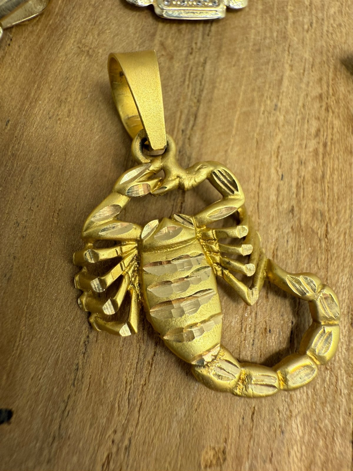 Prachtige 14 karaats gouden schorpioen hanger, Ophalen of Verzenden, Nieuw, Goud, Goud
