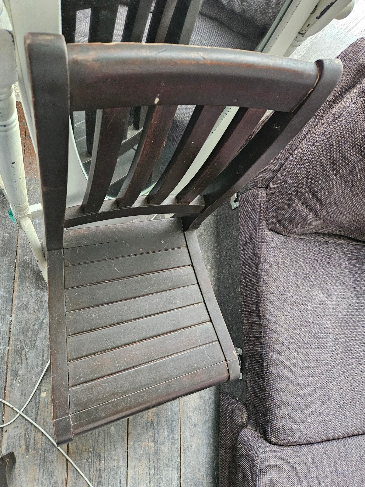 Twee donkerbruine houten stoelen, Huis en Inrichting, Gebruikt, Twee, Bruin, Klassiek