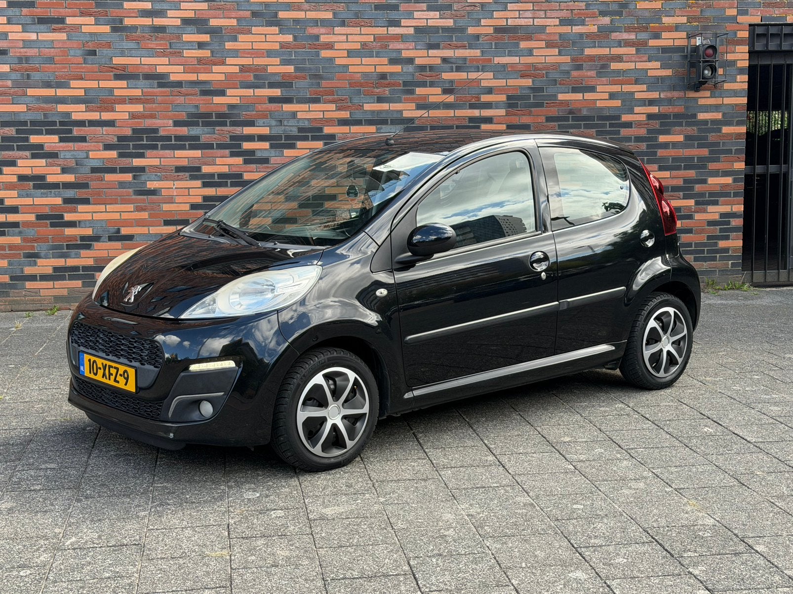 Peugeot 107 1.0 Active 5 DEURS AIRCO LED, Auto's, Voorwielaandrijving, Euro 5, Stof, Zwart