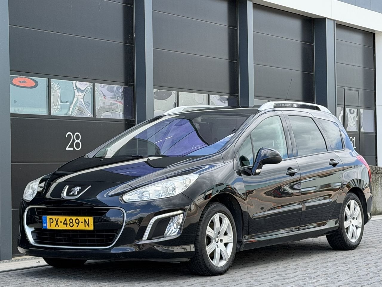 Peugeot 308 1.6 e-HDI Clima PDC Panorama (bj 2014), Auto's, Zwart, 1405 kg, Te koop, 111 pk