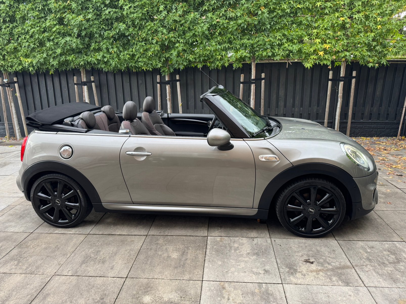Mini Cabrio J.C.W  2.0 192pk Aut 2016 Grijs 86000 km, Auto's, Mini, 1998 cc, Cabriolet, 4 stoelen, Origineel Nederlands