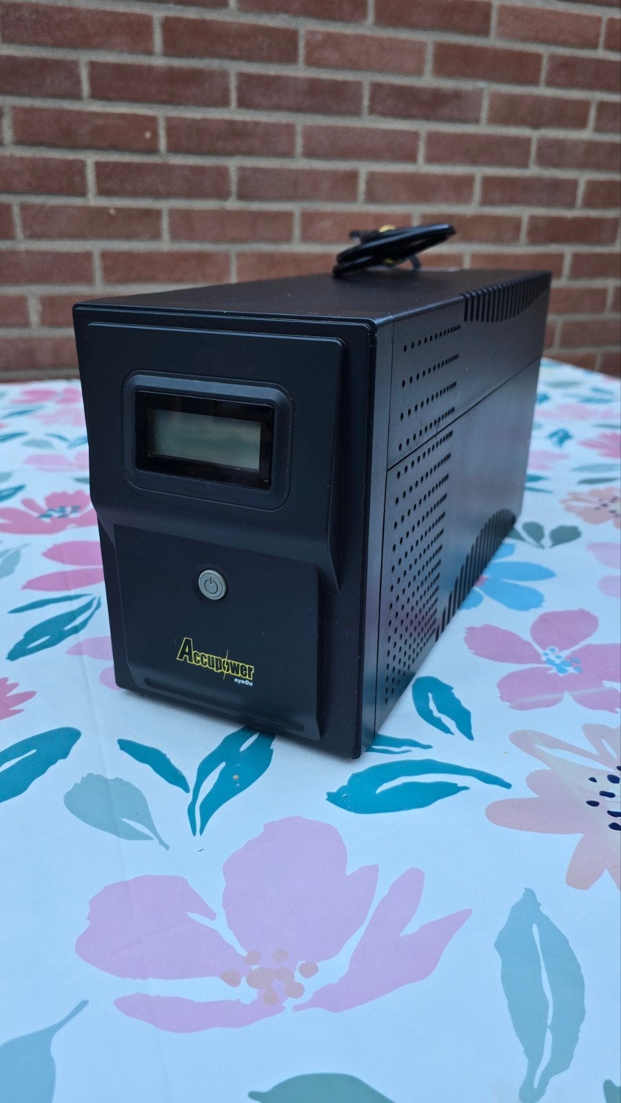 Accupower eyeOn 1400 UPS - 1400VA/840W (excl. batterijen), Ophalen of Verzenden, Gebruikt