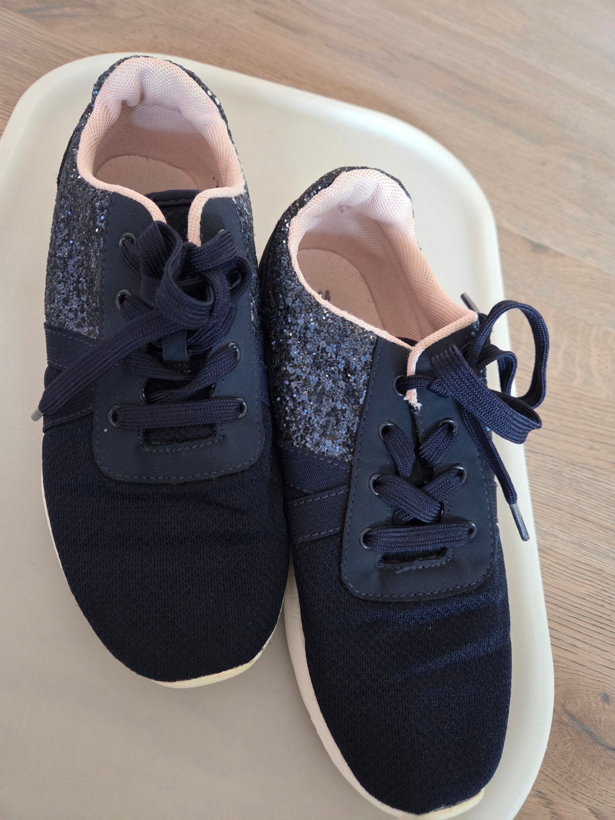 Donkerblauwe sneakers H&M met glitters, maat 35, Kleding | Dames, H&M, Blauw, Ophalen of Verzenden, Sneakers of Gympen