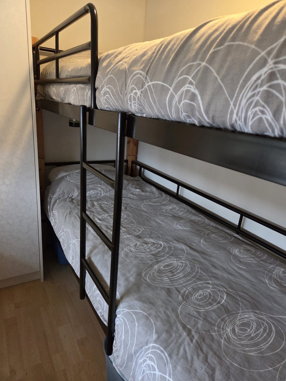 Stapelbed (ook 2 losse bedden) met matrassen 80x200, Huis en Inrichting, Slaapkamer | Stapelbedden en Hoogslapers, Ophalen, Gebruikt