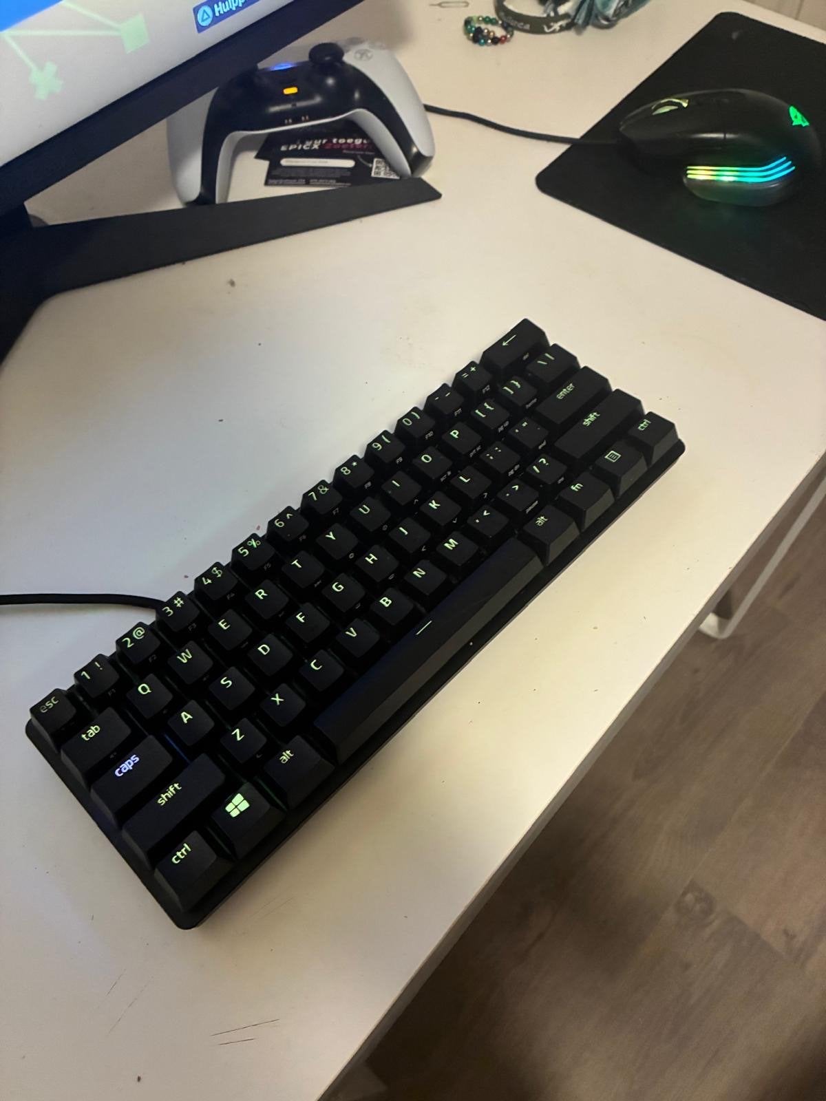 gaming toetsenbord met RGB verlichting en muis, Gaming toetsenbord, Ophalen of Verzenden, Zo goed als nieuw, Qwerty