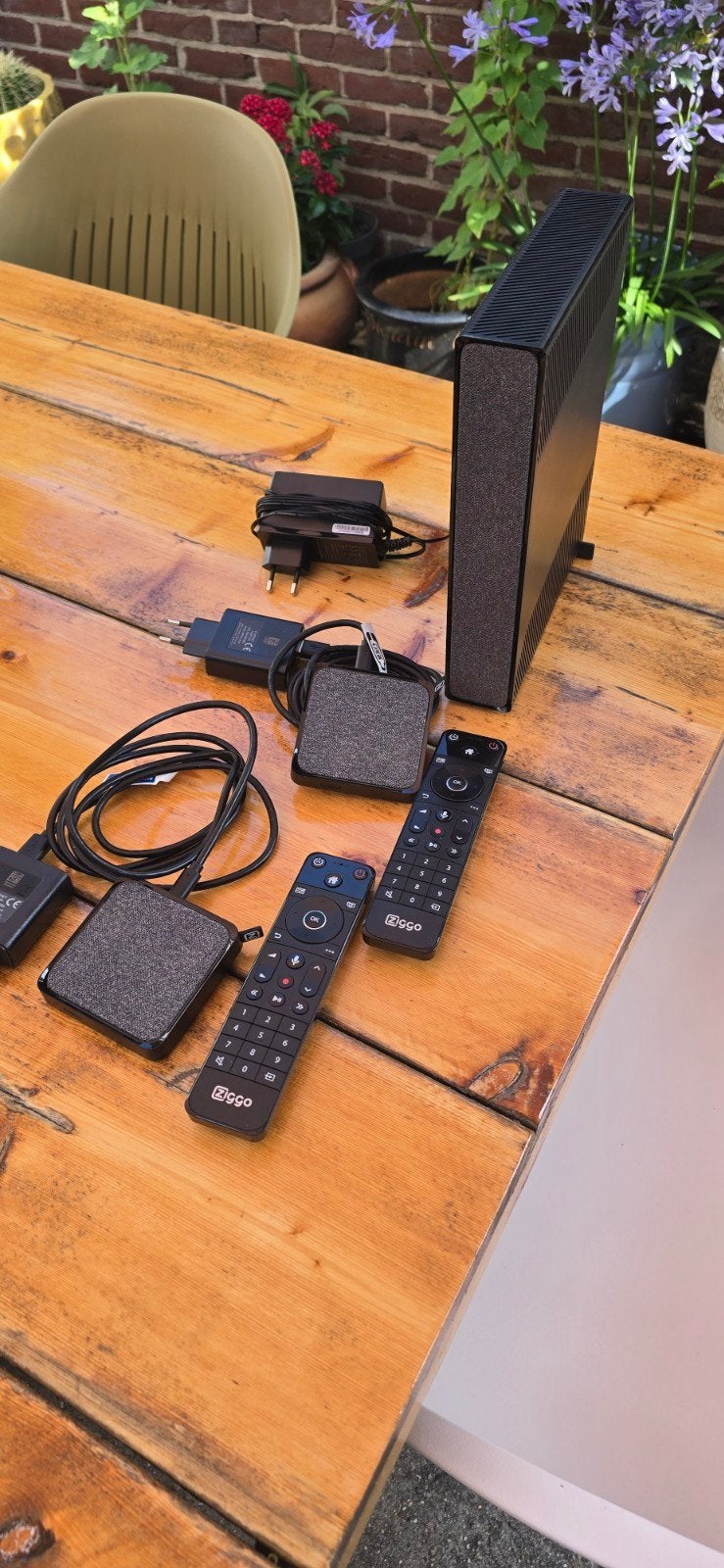 Nieuwste modem en next mini van Ziggo als nieuw, Computers en Software, Routers en Modems, Ophalen of Verzenden, Zo goed als nieuw