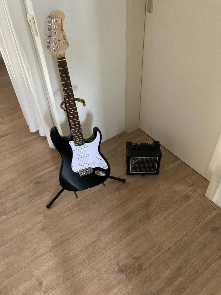 Fazley Strat Starterset - Zo goed als nieuw!, Muziek en Instrumenten, Versterkers | Bas en Gitaar, Ophalen of Verzenden, Zo goed als nieuw