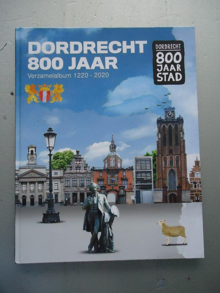 Dordrecht 800 jaar - Verzamelalbum, Ophalen of Verzenden, Zo goed als nieuw, Diverse auteurs