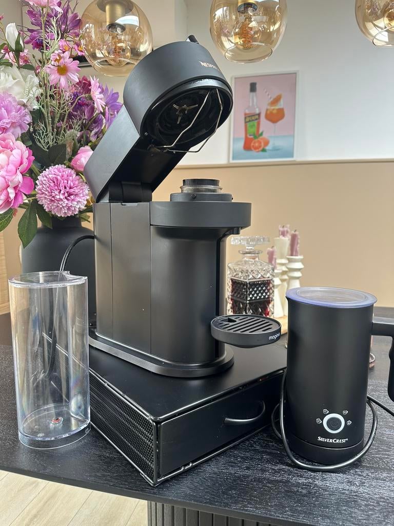 Nespresso Magimix Vertuo Next met melkopschuimer, Gebruikt, Koffiemachine, Ophalen of Verzenden, 1 kopje