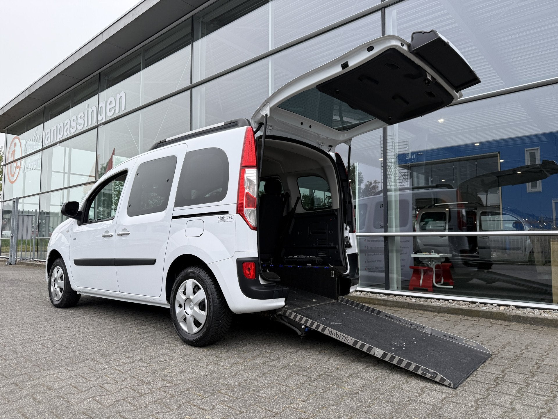 Renault Kangoo Family 3+1 Rolstoelauto 1.2 TCe Limited Start, Voorwielaandrijving, 1350 kg, Stof, Gebruikt
