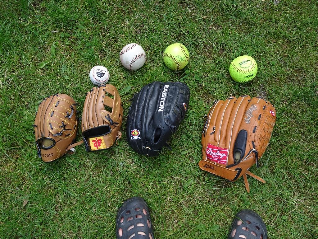 Honkbalhandschoenen en ballen;Rawlings PL130;Easton BMX 128, Ophalen of Verzenden, Zo goed als nieuw, Honkbal, Handschoen