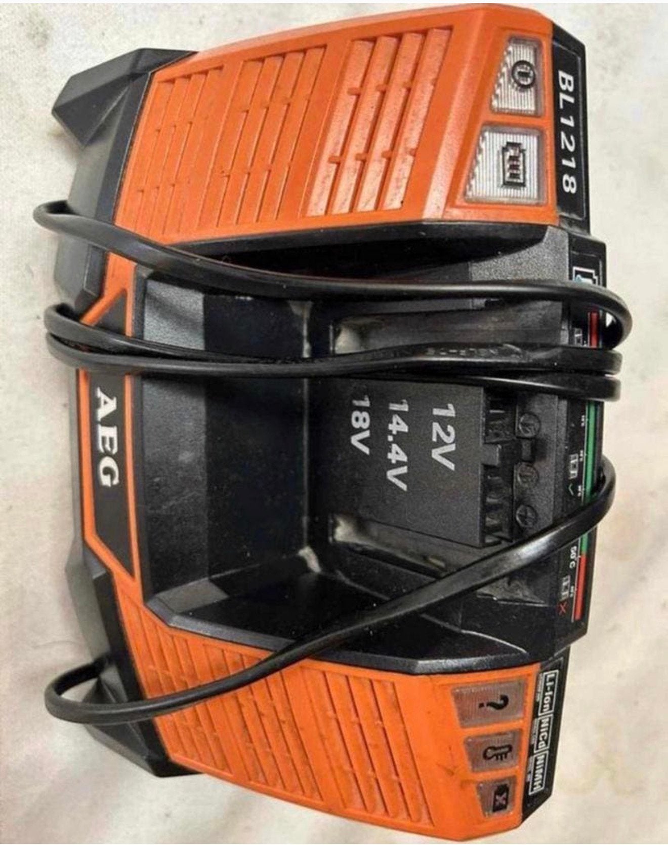 AEG BL1218 Lader voor 12V - 18V, Ophalen of Verzenden, Zo goed als nieuw, Boor- en Schroefmachine