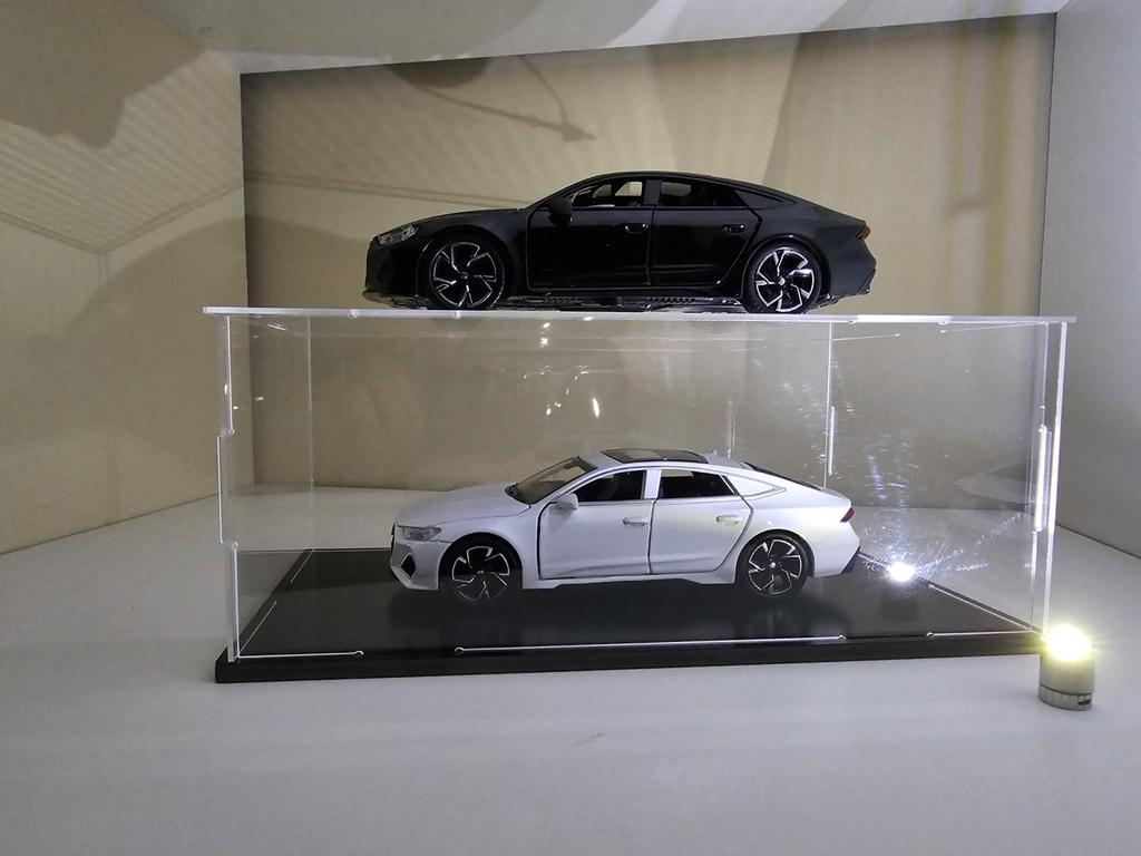 Modelauto's - Collectie item met lampje en bewaarbox, Auto, Groter dan 1:32, Zo goed als nieuw, Ophalen