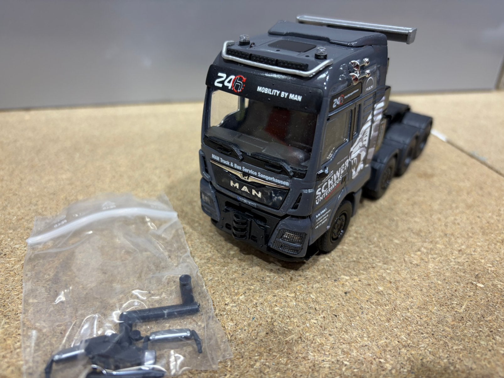 CONRAD MAN TGX 8x4SANGERHAUSEN, Hobby en Vrije tijd, Modelauto's | 1:50, Ophalen of Verzenden, Nieuw, Bus of Vrachtwagen, Conrad