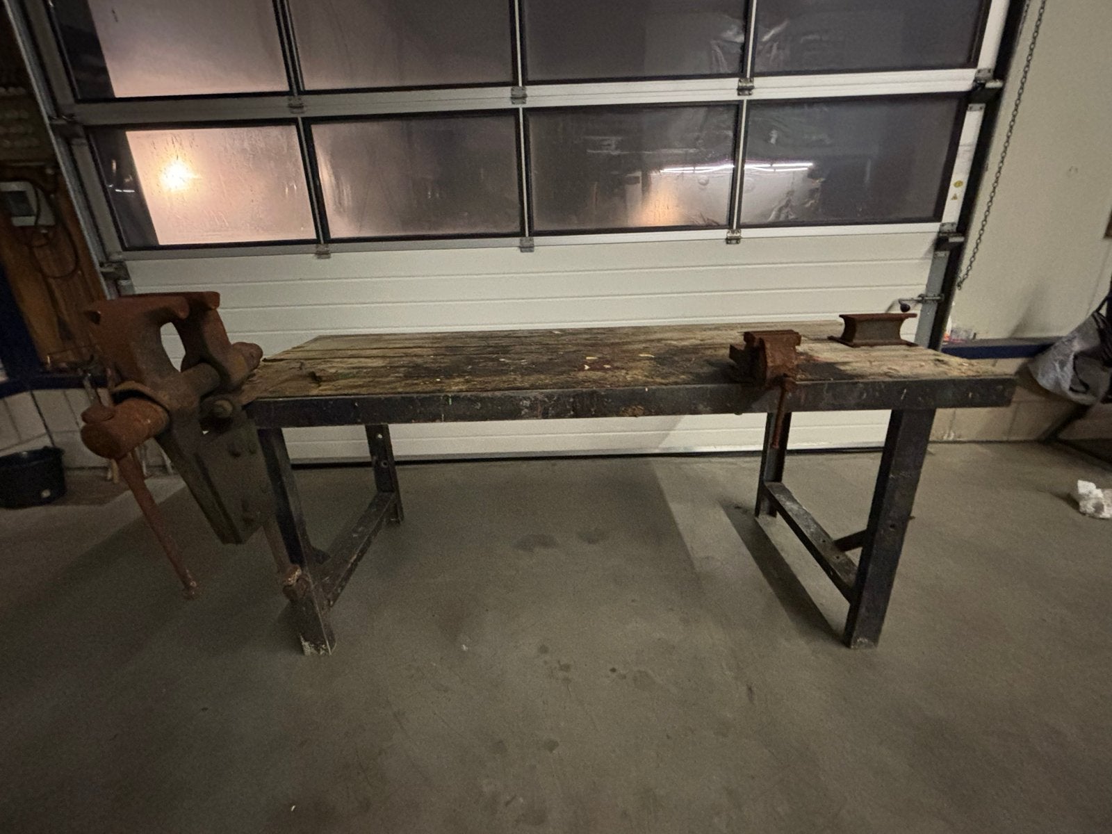 Robuuste werkbank met bankschroeven, Doe-het-zelf en Verbouw, Ophalen, Gebruikt, 170 cm of meer, Bankschroef