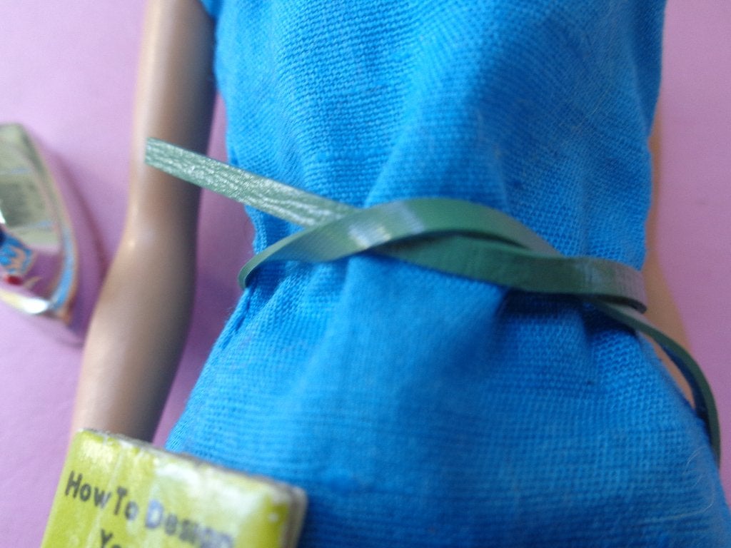 Barbie vintage Junior designer met ceintuurtje!, Verzamelen, Ophalen of Verzenden, Gebruikt, Kleertjes