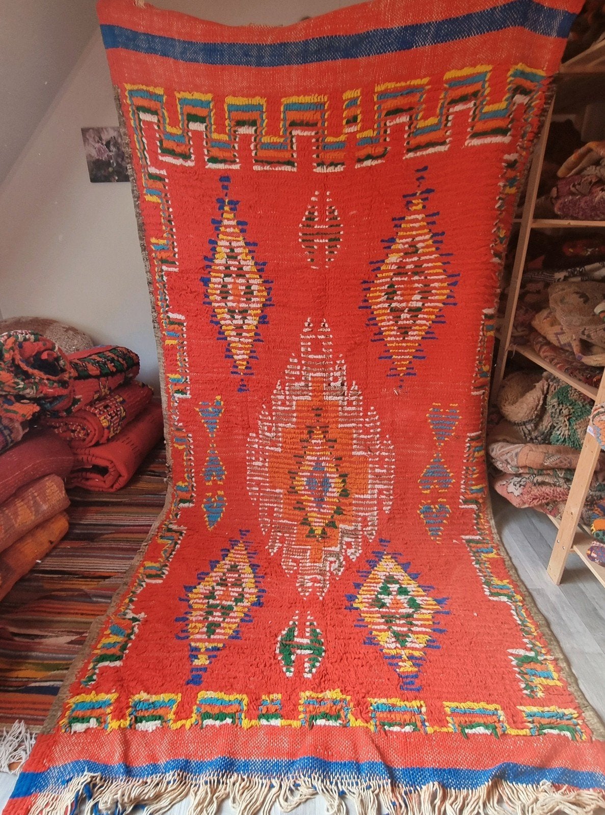 Vintage Marokkaans Berber vloerkleed - Rood met patronen, Berber, Vintage, Etnisch, Gebruikt, 100 tot 150 cm, Geel