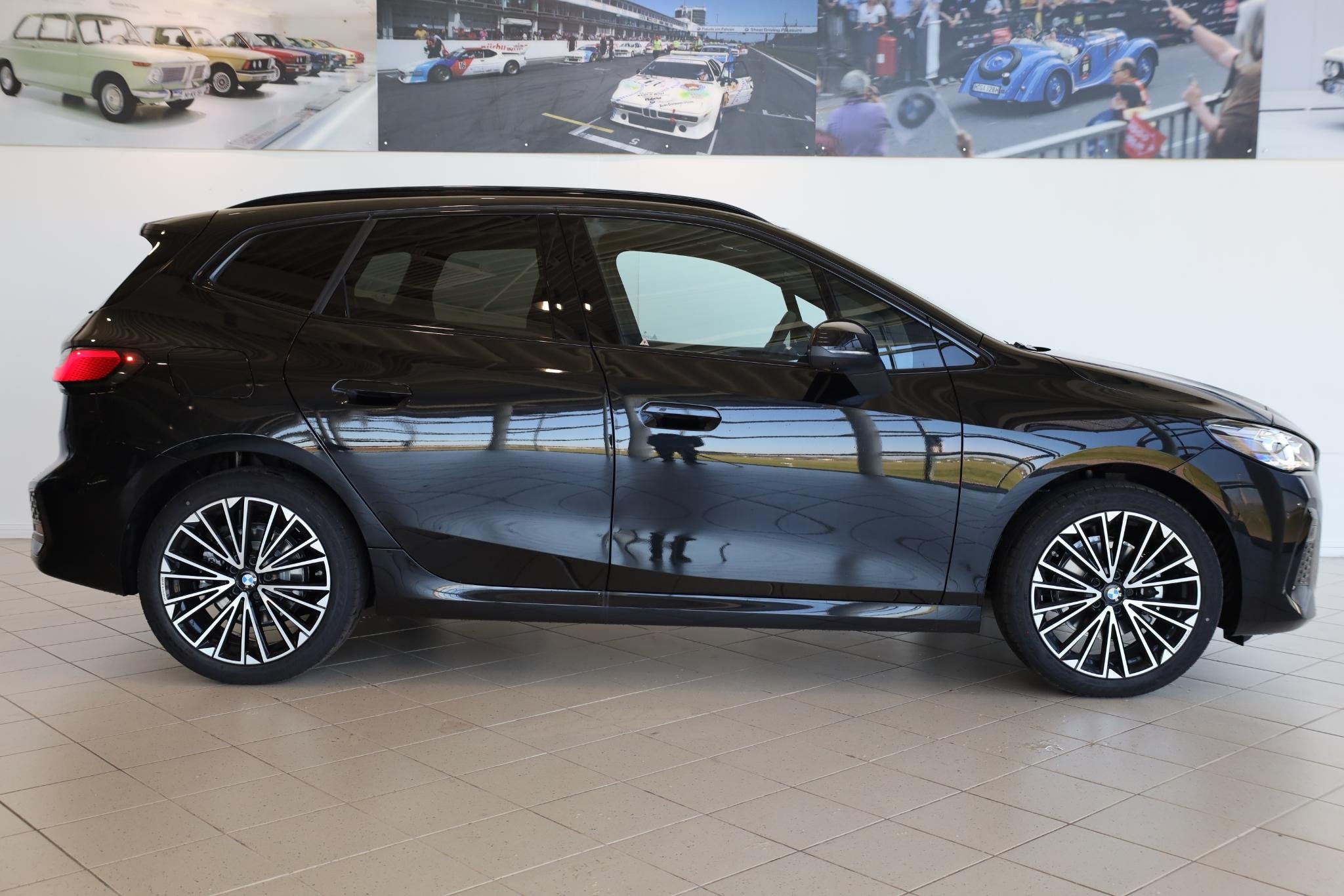 BMW 2 Serie Active Tourer 225e xDrive | M Sport Pro | Panora, Automaat, 150 min, Zwart, Bedrijf
