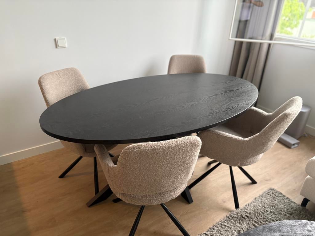 Eettafel(ovaal )met 4 stoelen, Huis en Inrichting, Tafels | Eettafels, Ophalen, 50 tot 100 cm, Zo goed als nieuw, 150 tot 200 cm