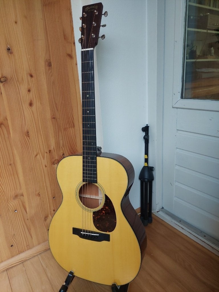 t.k. een Martin O.M. 18 el. akoest. git, Ophalen, Zo goed als nieuw, Western- of Steelstringgitaar, Met koffer