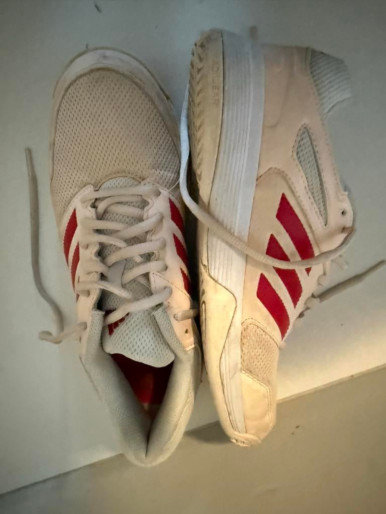 Adidas zaalsportschoenen maat 40, Ophalen of Verzenden, Zo goed als nieuw