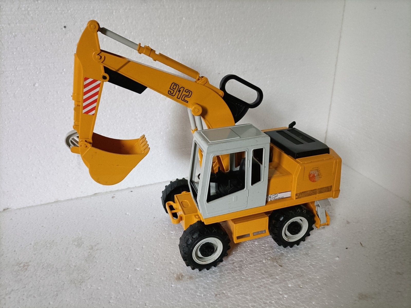 Bruder Liebherr 912 Mobiele Graafmachine (Bandenkraan), Ophalen, Gebruikt