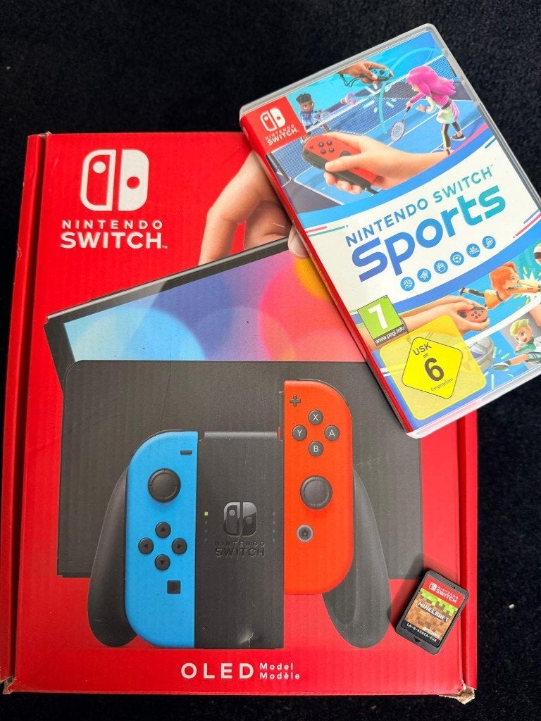Nintendo Switch OLED blauw/rood – compleet - Met 2 spellen, Spelcomputers en Games, Switch OLED, Met games, Met 2 controllers