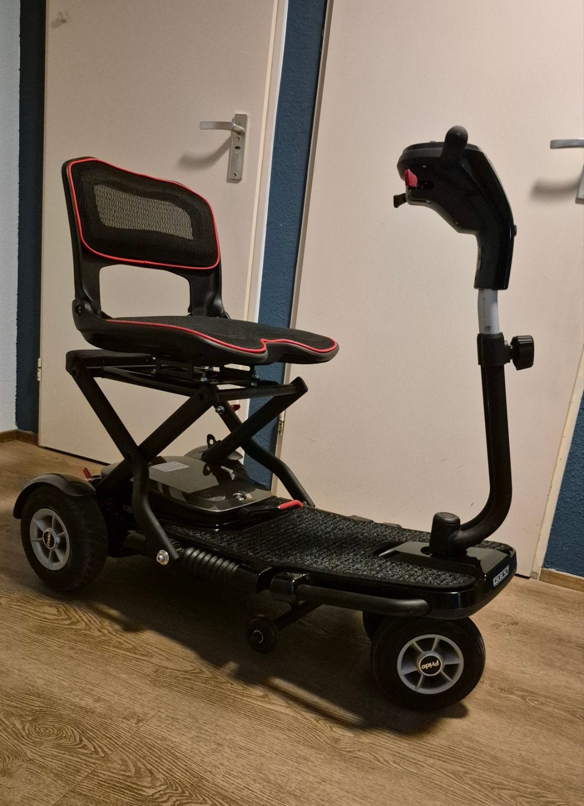 Pride Quest Opvouwbare scootmobielen, Ophalen, 10 km/u of minder, Pride, Zo goed als nieuw