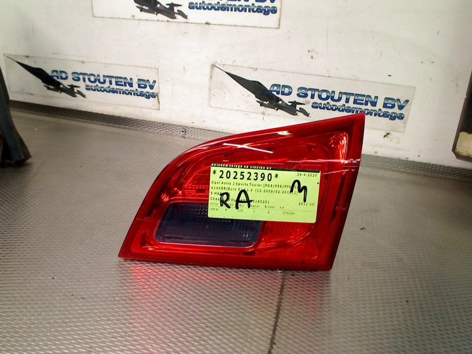 Achterlicht Rechts BINNEN Astra 2011, Gebruikt, Bahnhofsplatz, Rüsselsheim am Main 65423, , Duitsland, Opel, Opel Automobile GmbH