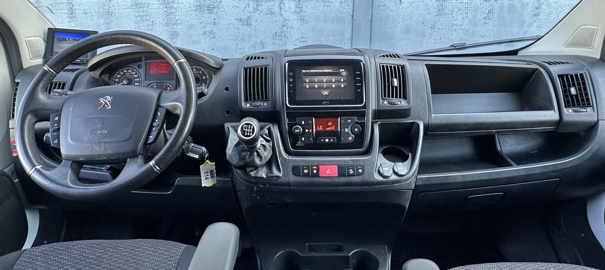 Peugeot Boxer Open laadbak 2.2 165PK L4 DC Dubbele cabine Pe, Voorwielaandrijving, Stof, Gebruikt, Euro 6