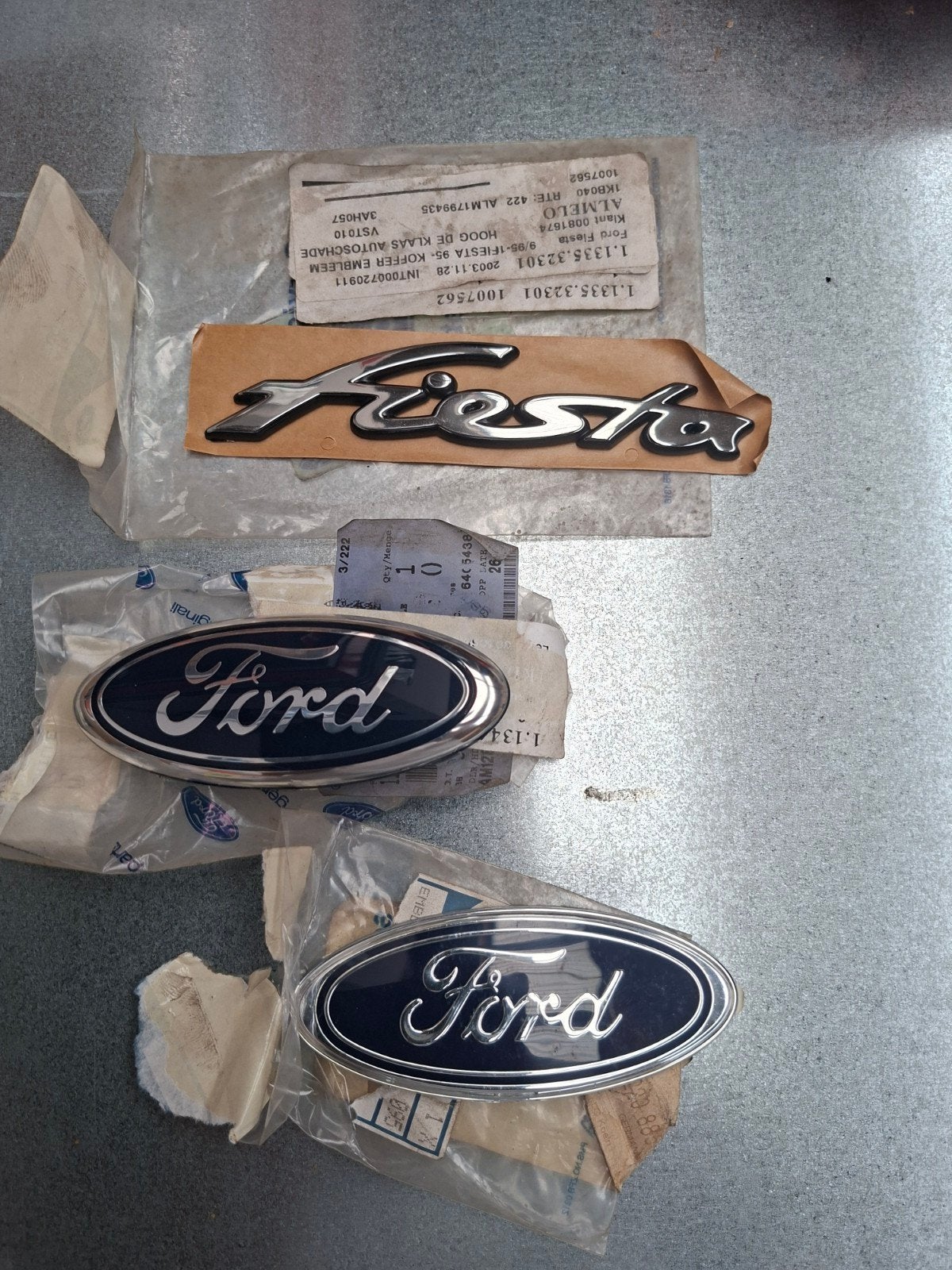 Nieuwe Ford Emblemen - Ford Fiesta Koffer Embleem, Auto-onderdelen, Carrosserie en Plaatwerk, Ophalen of Verzenden