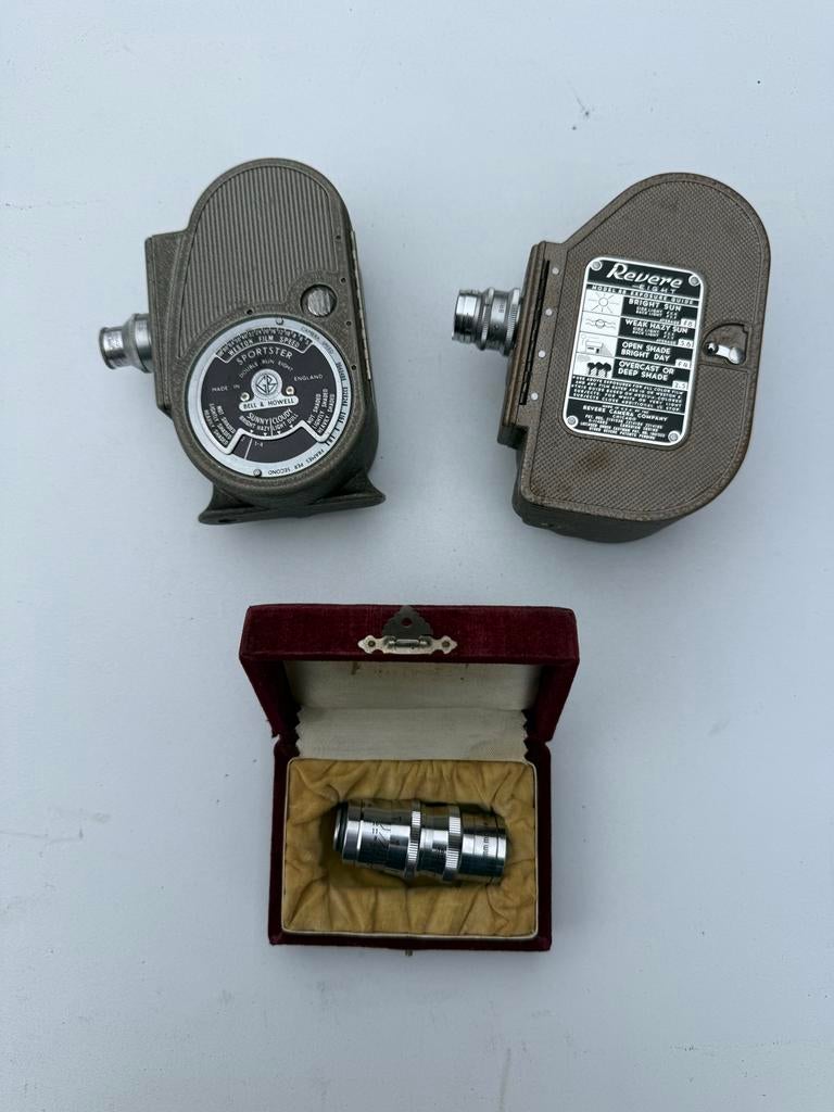2 oude camera's Revere eight / Bell & Howell, Verzamelen, Fotografica en Filmapparatuur, Ophalen of Verzenden, Voor 1940, Fototoestel