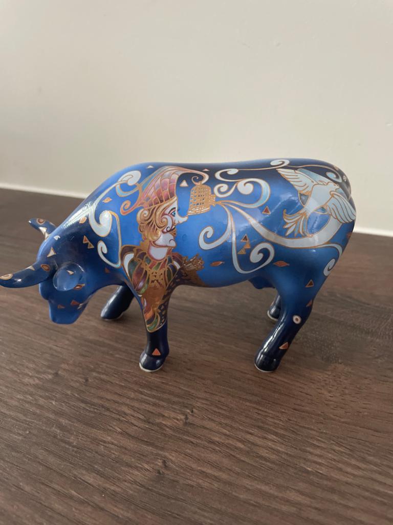 Twee Cow Parade beelden: blauwe en kleurrijke koe, Ophalen, Zo goed als nieuw, Dier