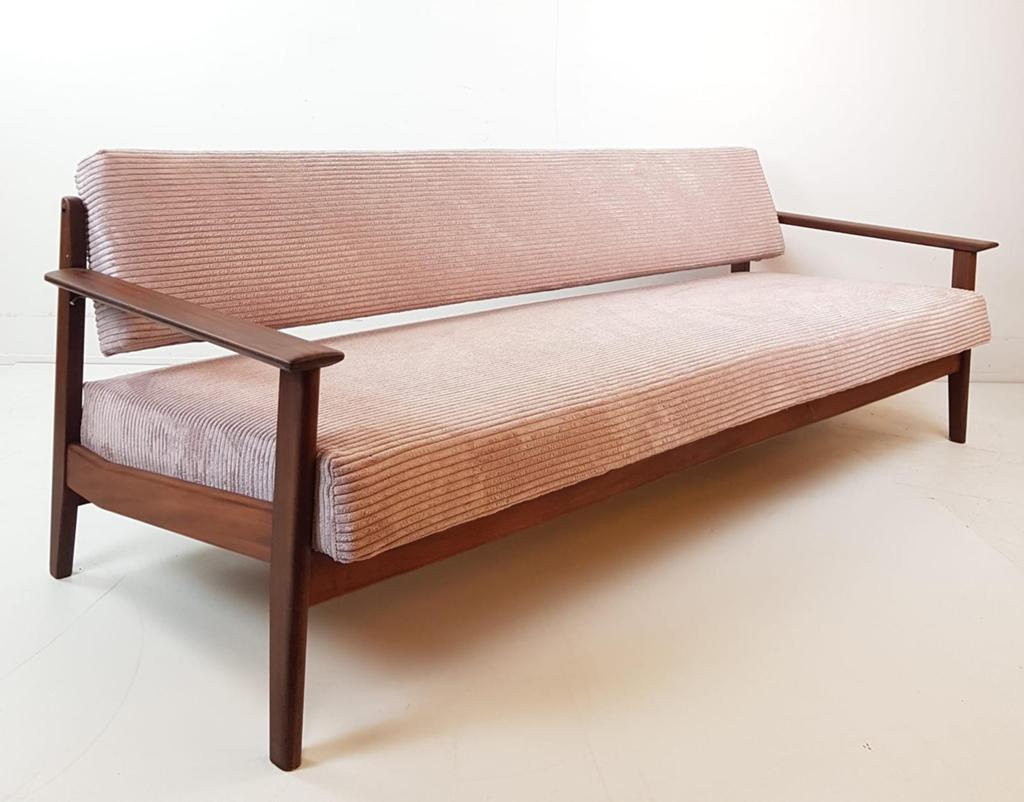 Vintage slaapbank teakhout roze ribstof | roze bank teak, Overige kleuren, ., Tweepersoons, Ophalen of Verzenden
