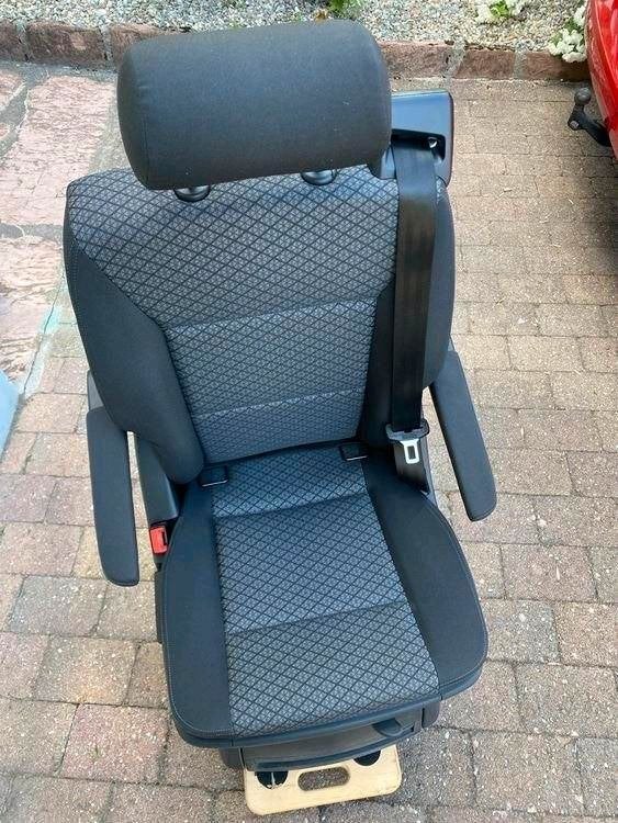 VW T6.1 California passagiersstoel met armleuningen, Ophalen, Gebruikt