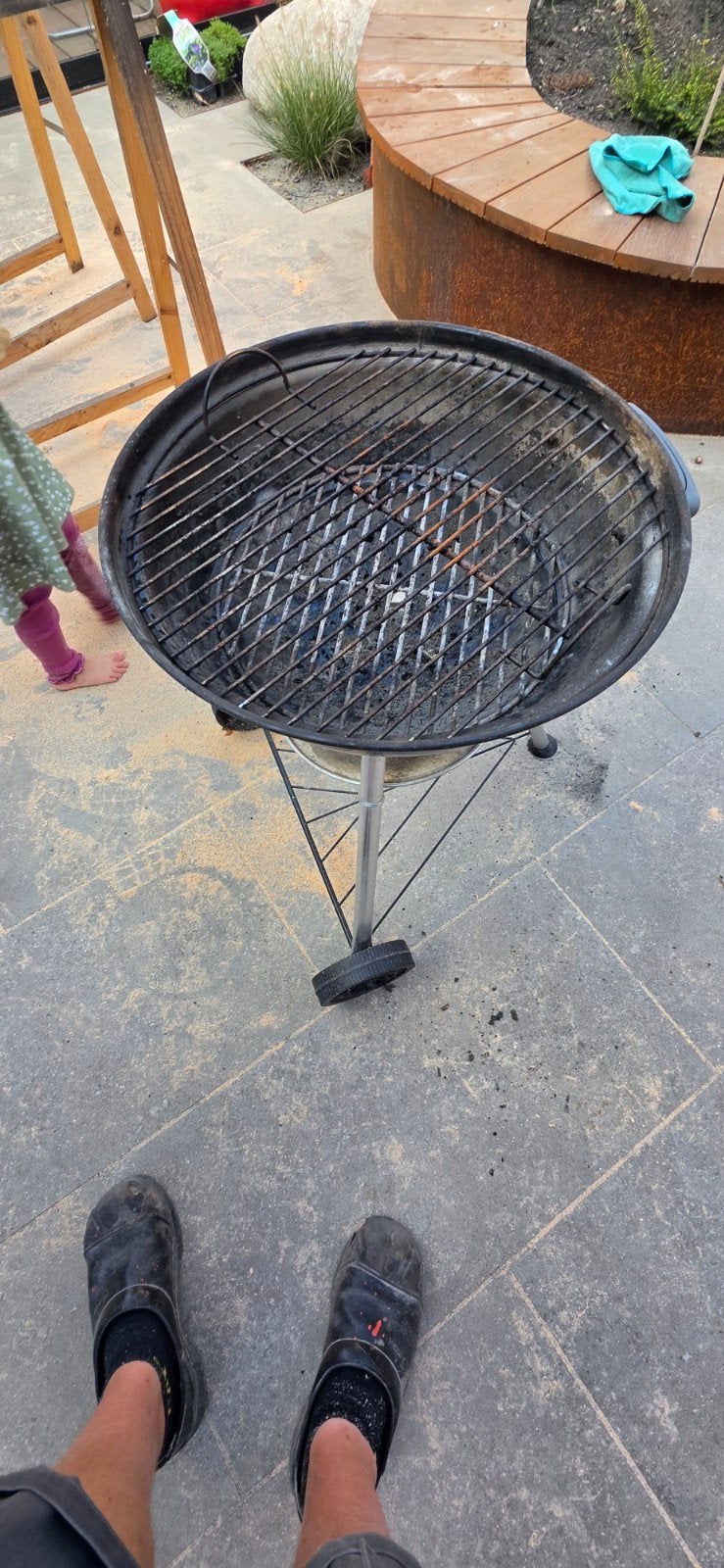 Foto 6 van Weber Compact Kettle Houtskoolbarbecue - Zwart