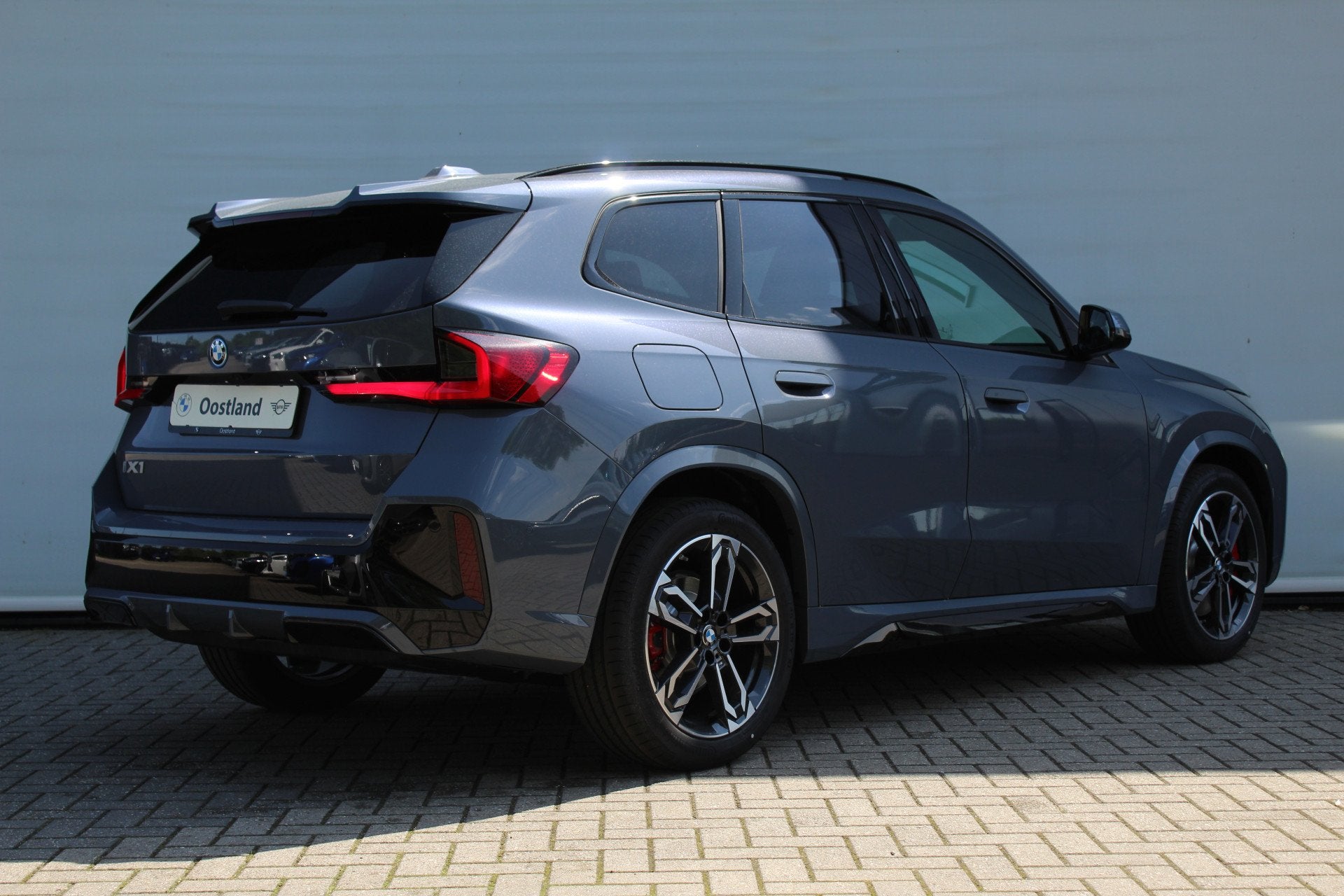 BMW iX1 eDrive20 M Sport / Panoramadak / Trekhaak / Sportsto, Auto's, Zwart, Elektrische stoelverstelling, Nieuw, SUV of Terreinwagen