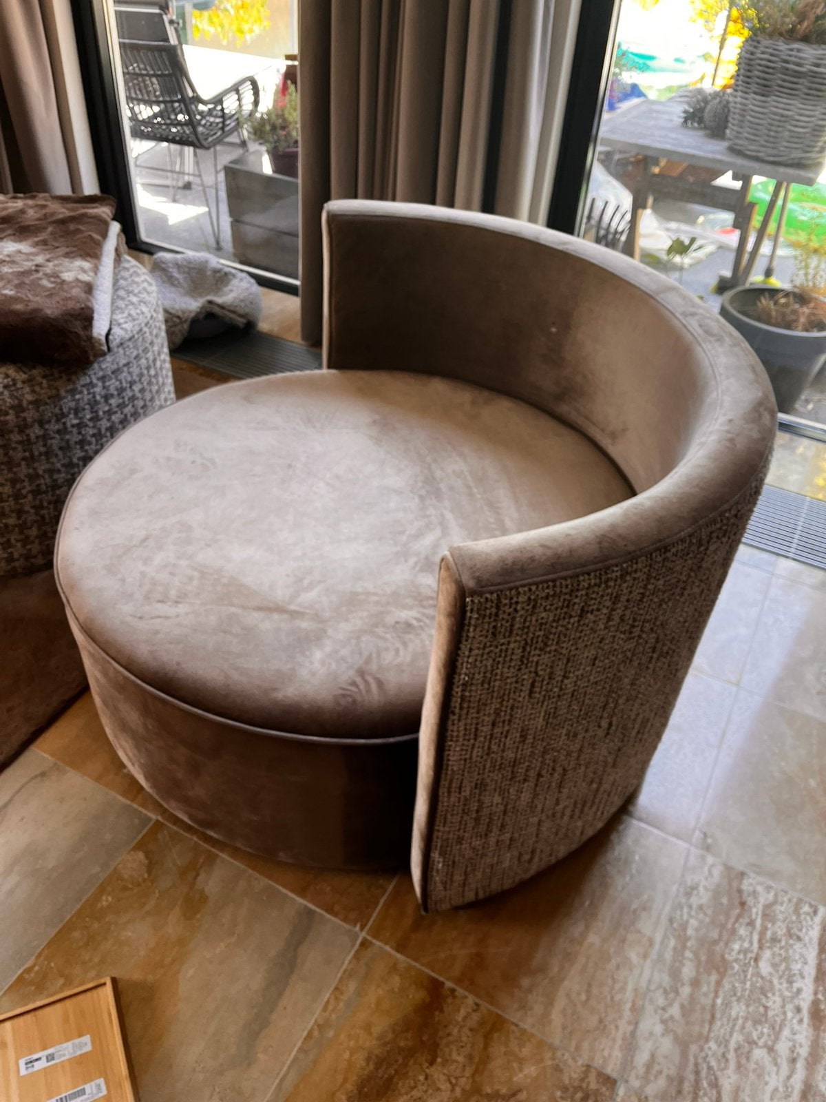 Fauteuil / Rondzit / Bank met grote poef, Huis en Inrichting, Banken | Voetenbanken en Poefen, Ophalen, Zo goed als nieuw, Rond