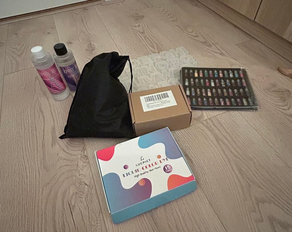 2 part resin set (incl. mallen, glitter & pigment), Ophalen of Verzenden, Gebruikt